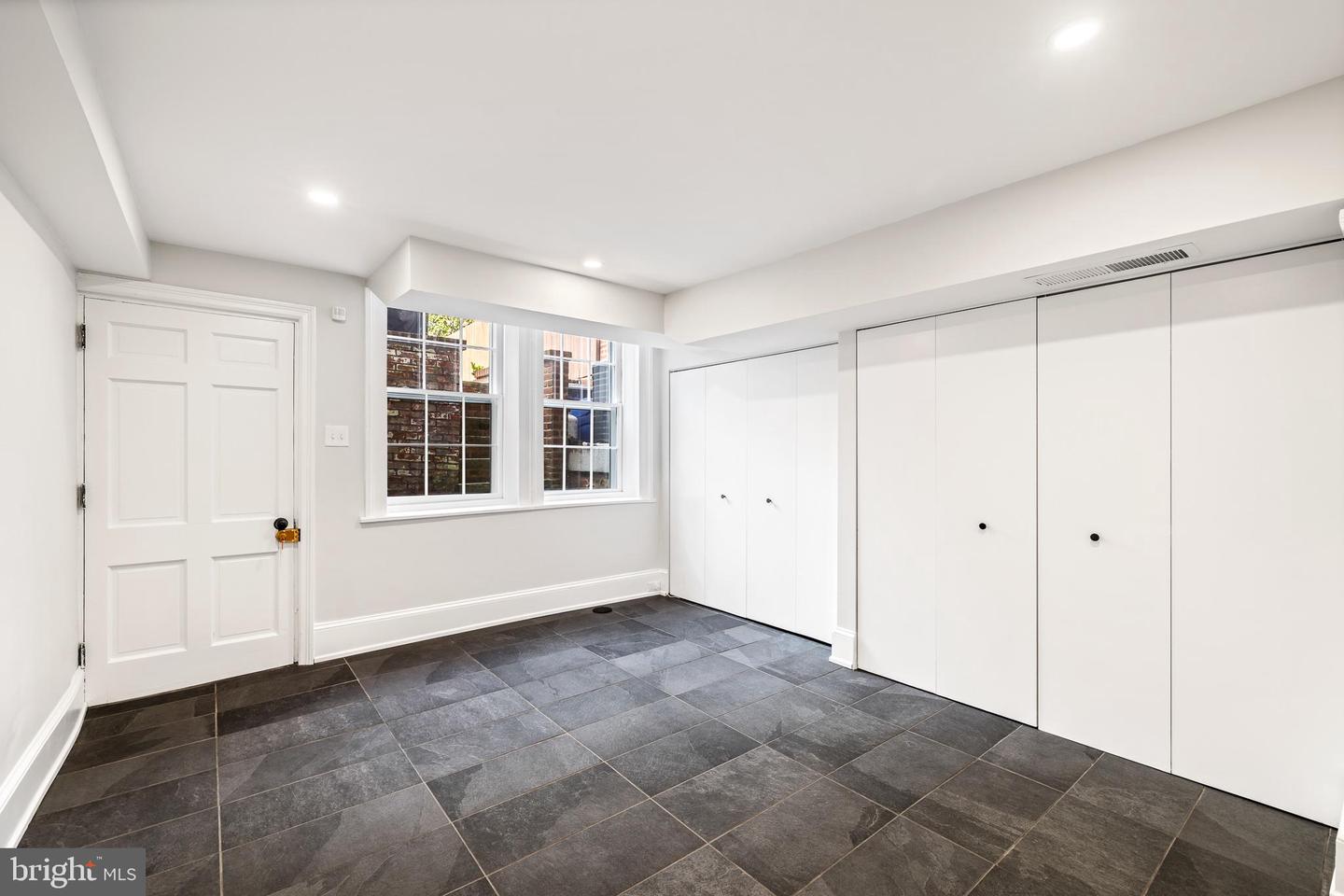 250 S 3rd St