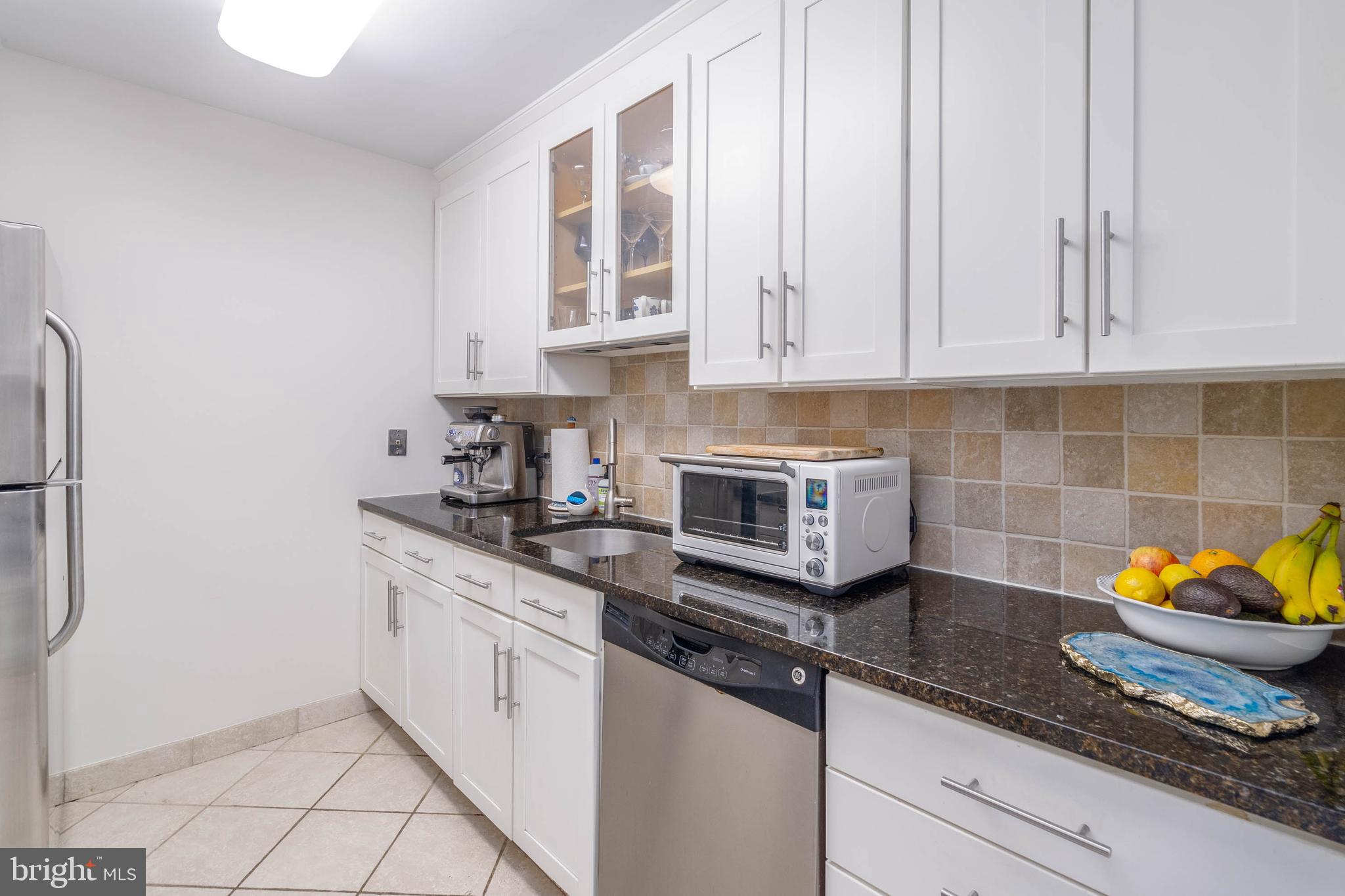 1420 Locust St #27p