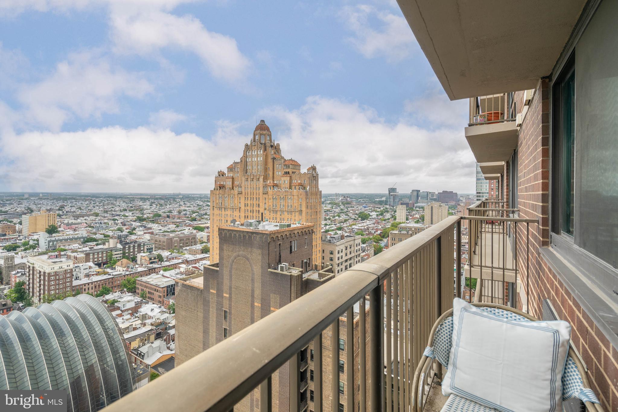 1420 Locust St #27p