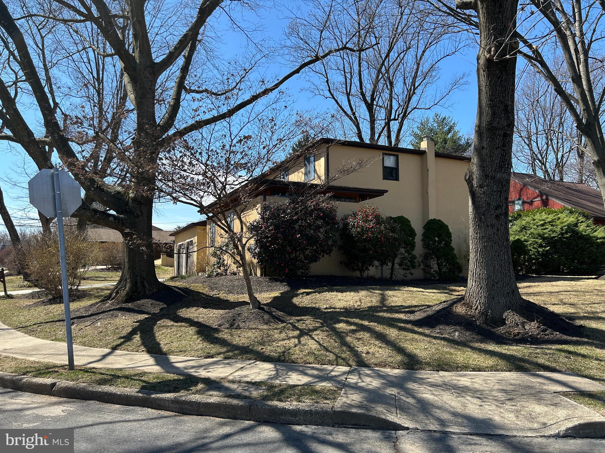 916 Clyde Ln