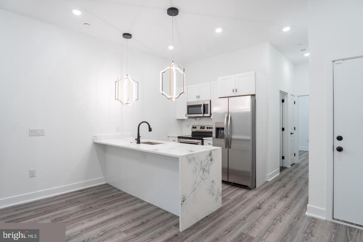 3861 Fairmount Ave