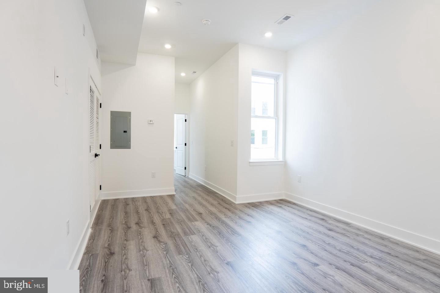 3861 Fairmount Ave