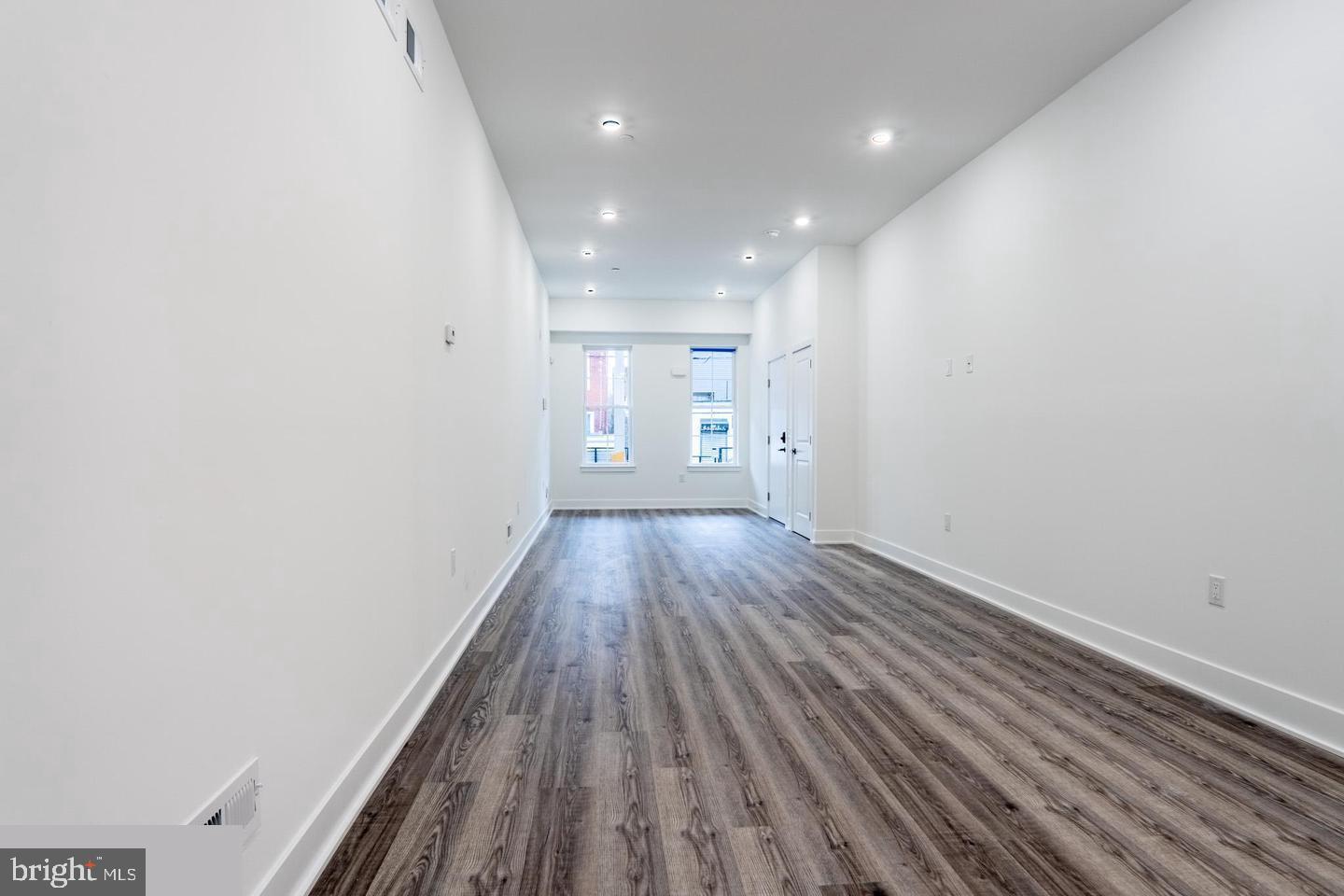 3861 Fairmount Ave