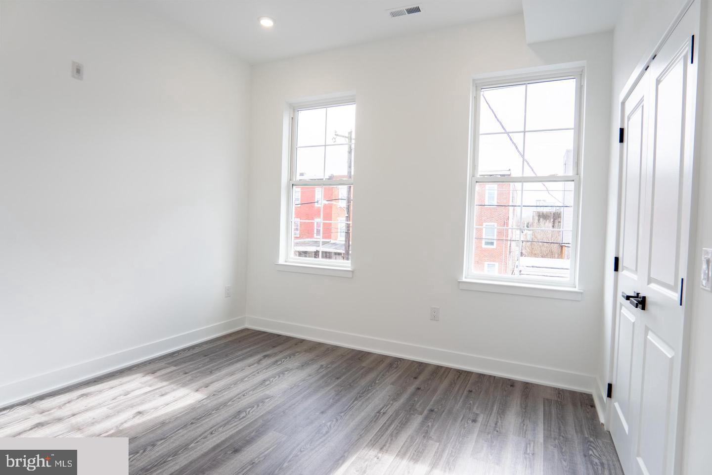 3861 Fairmount Ave