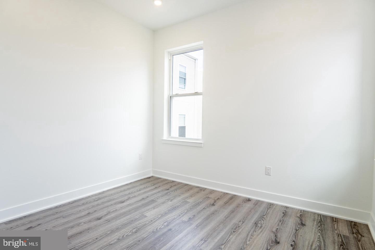 3861 Fairmount Ave