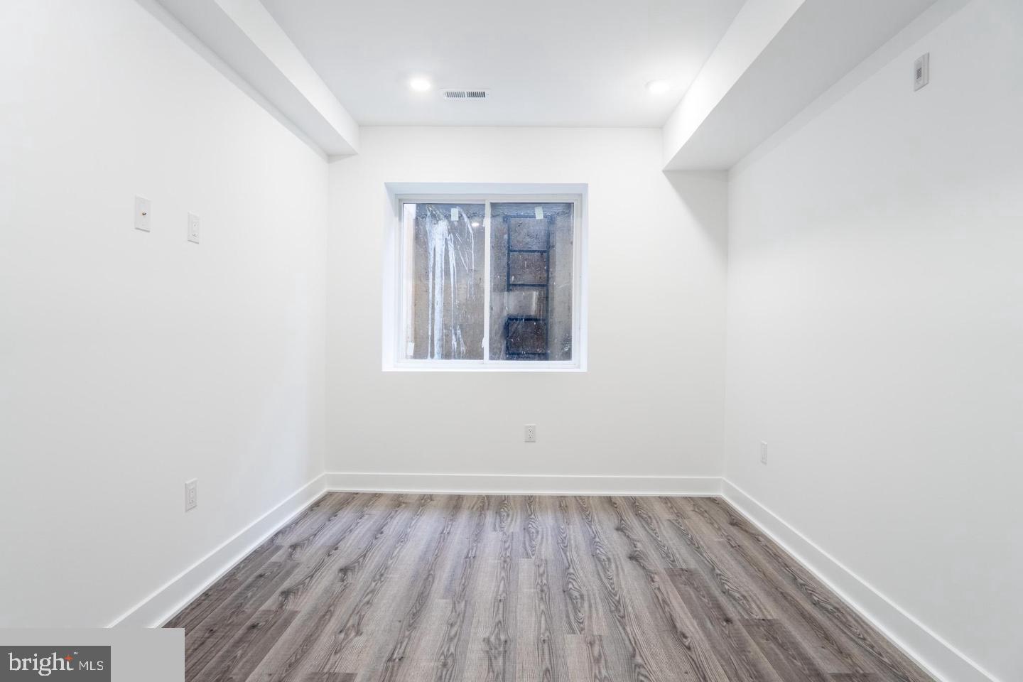3861 Fairmount Ave