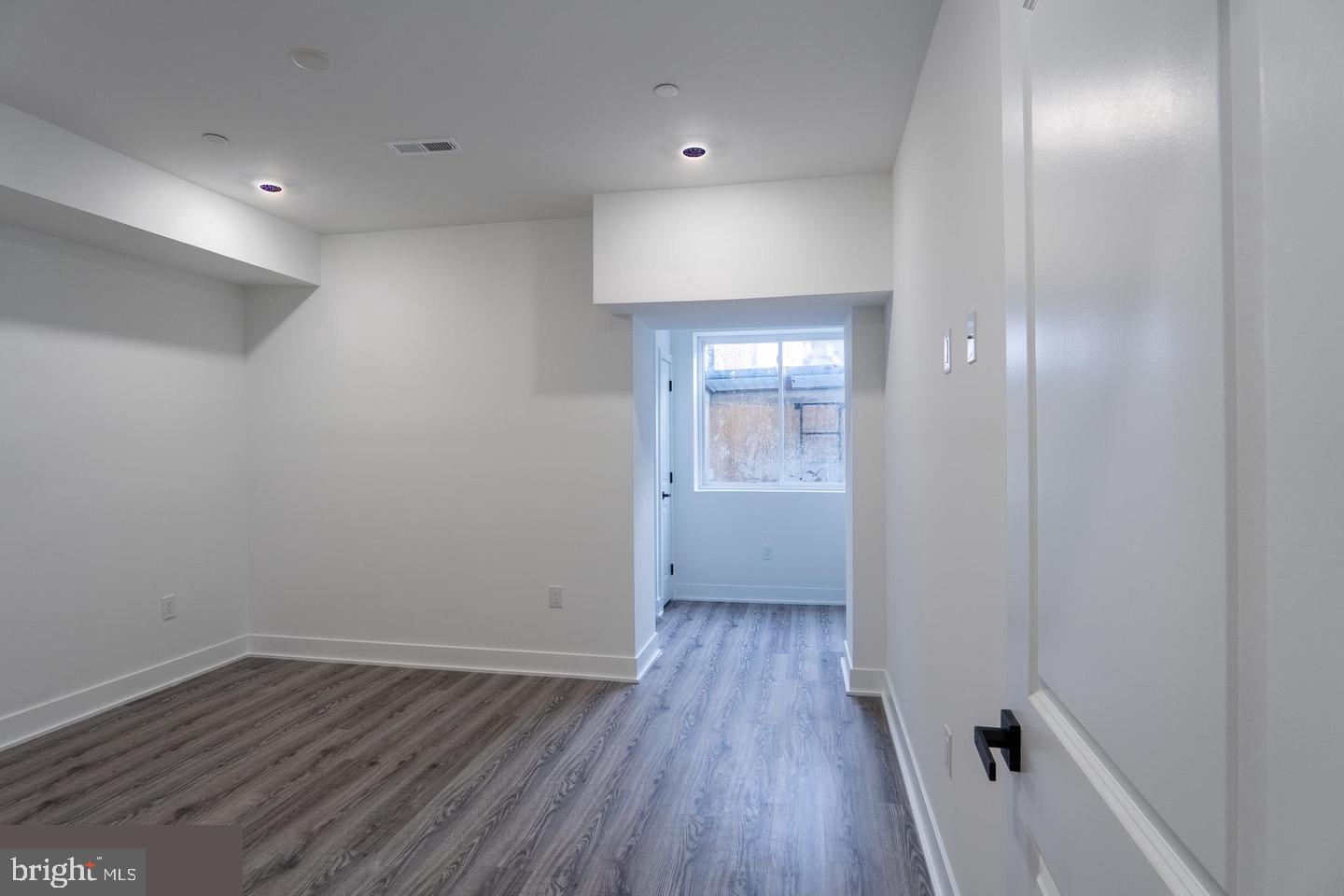 3861 Fairmount Ave
