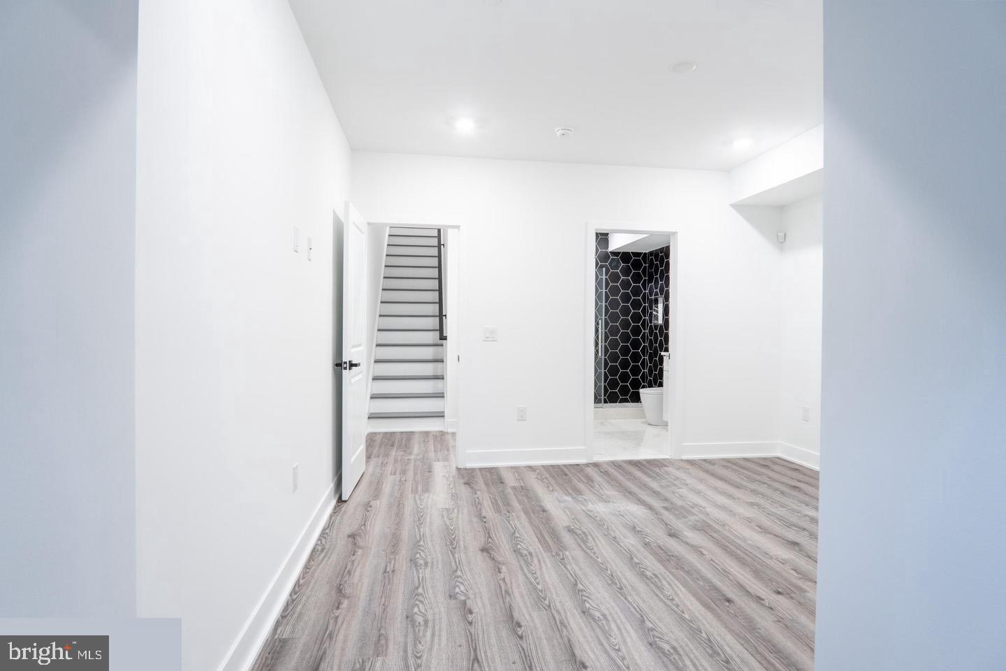 3861 Fairmount Ave