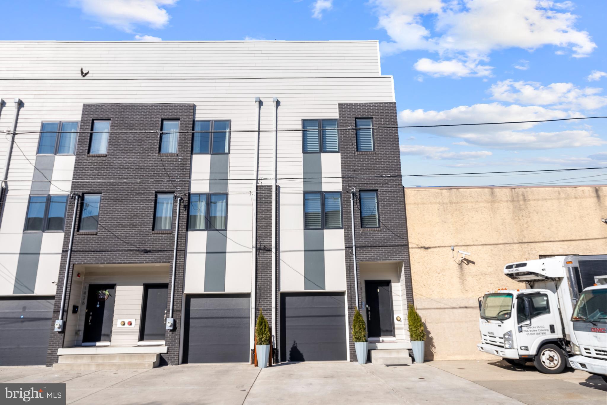 1422 S FRONT STREET