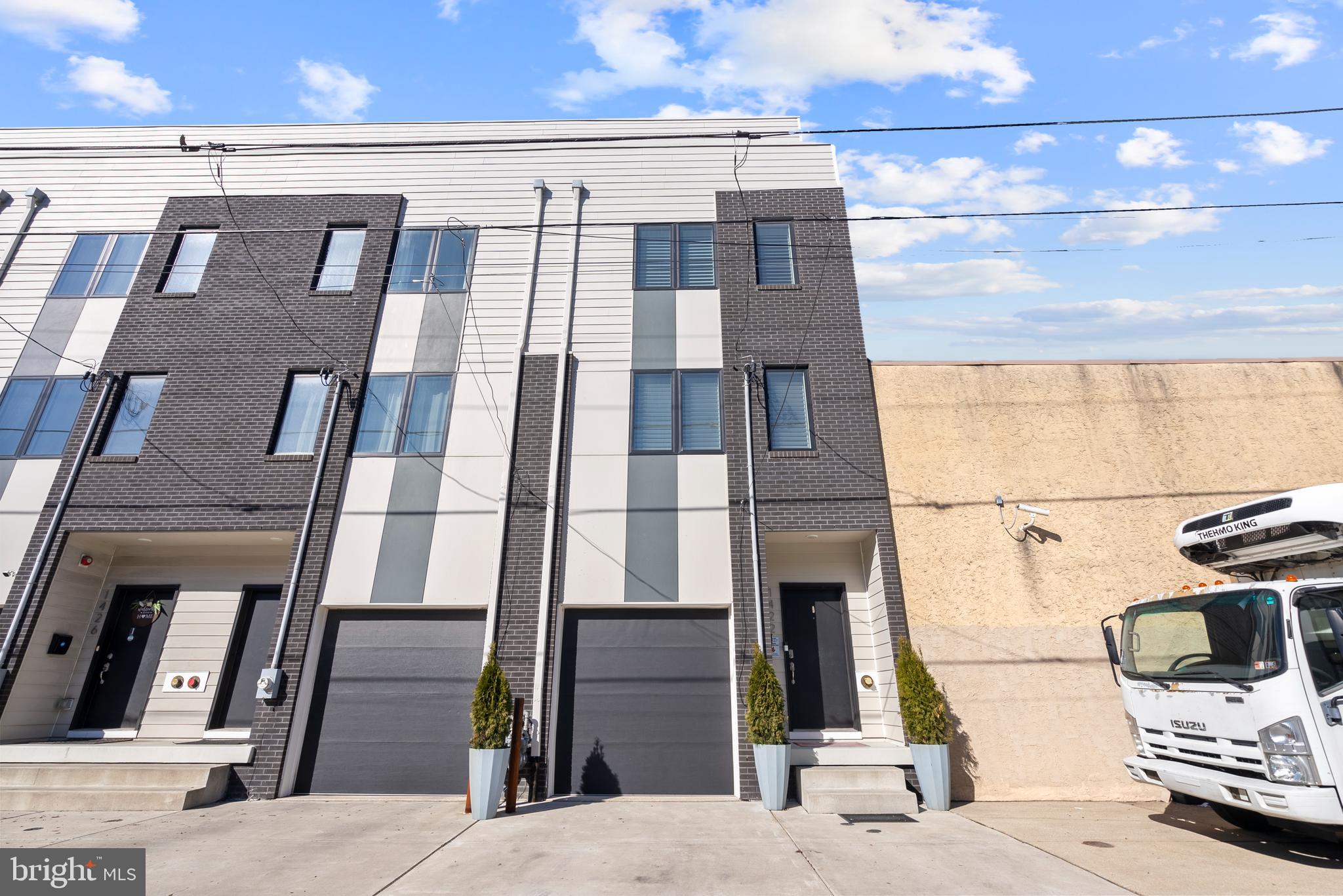 1422 S FRONT STREET