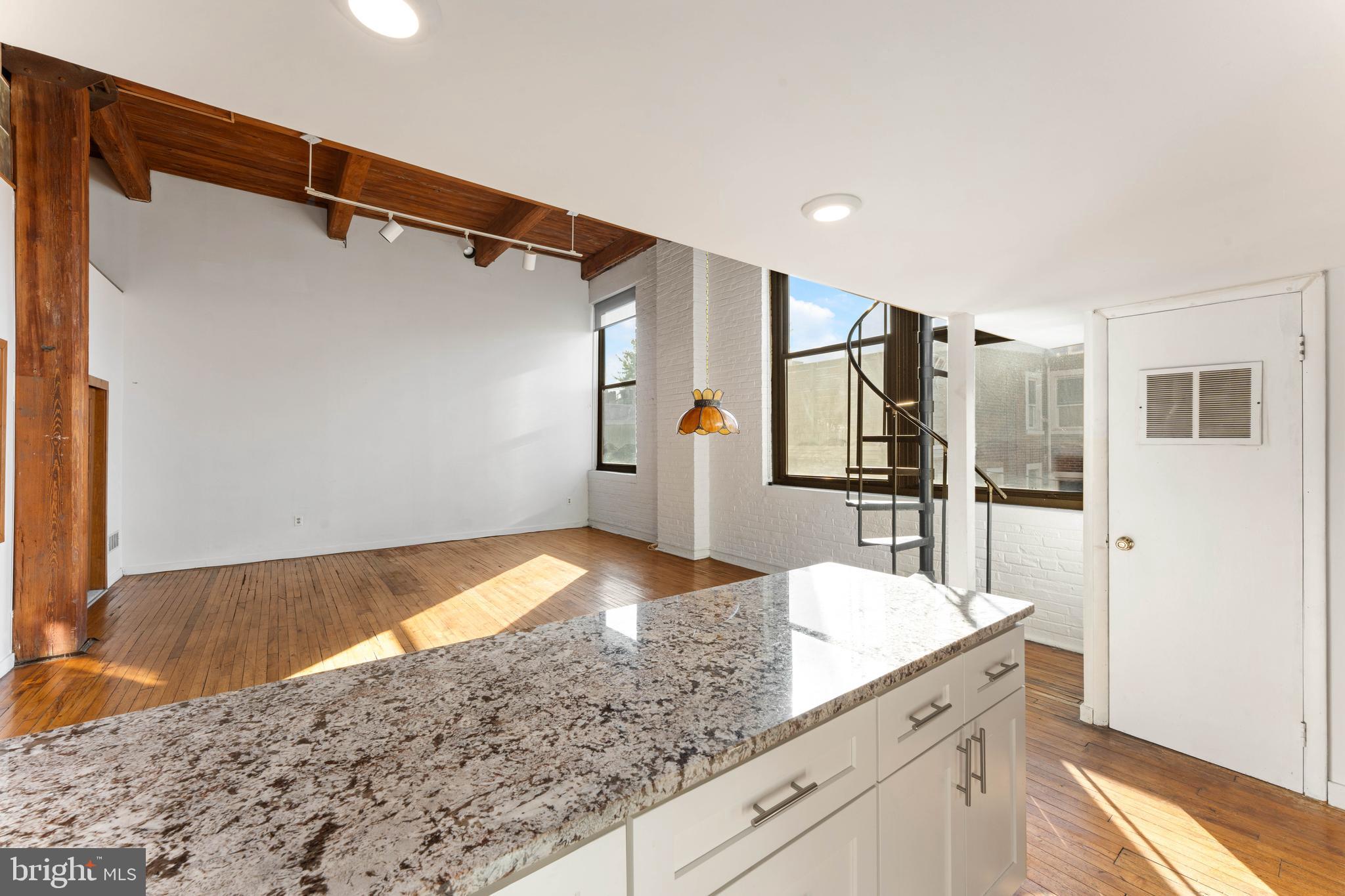 700 S 10TH STREET 2F