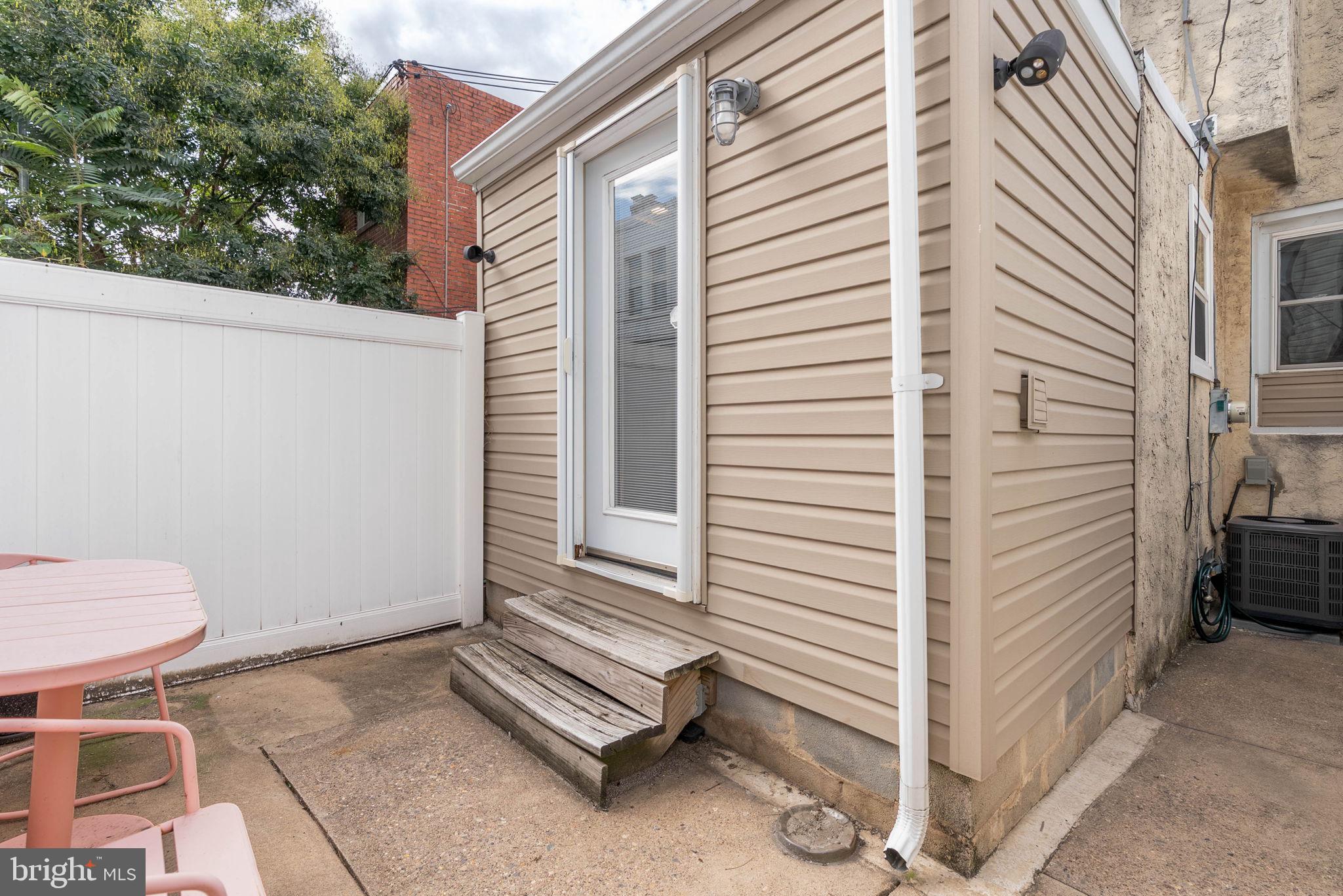 3423 LIVINGSTON STREET