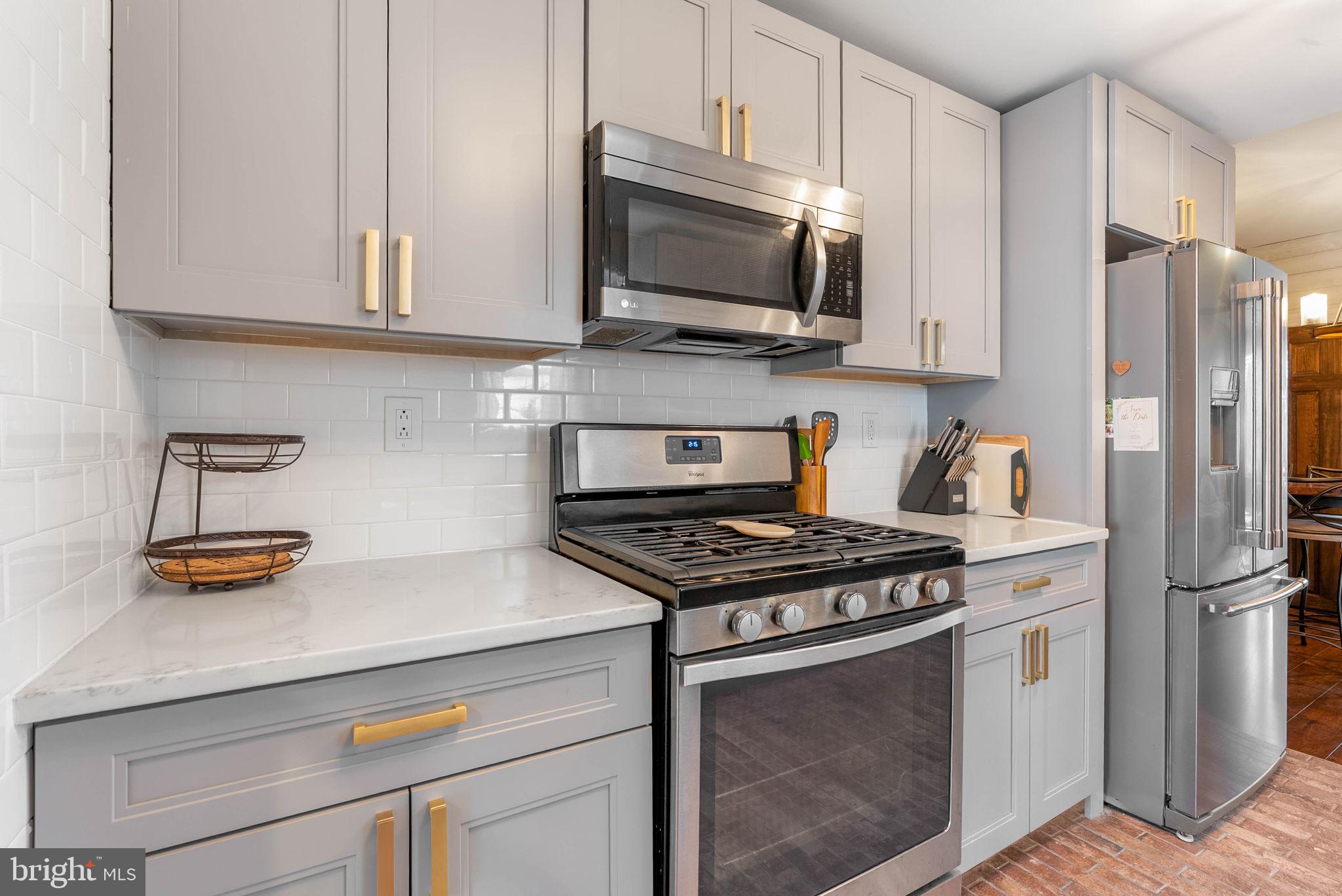 3423 LIVINGSTON STREET