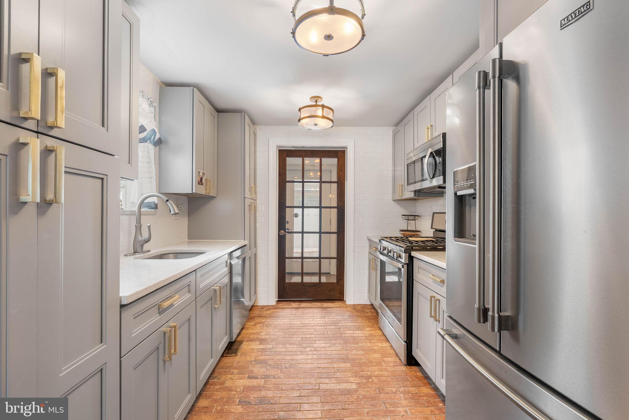 3423 LIVINGSTON STREET