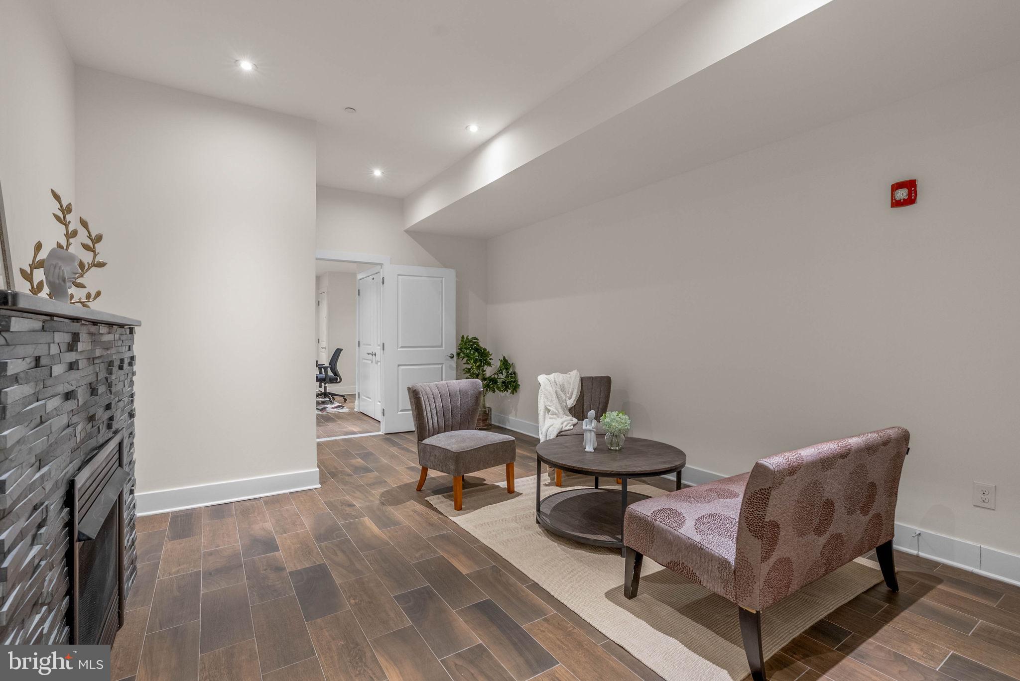 512 S FRONT STREET 14 2