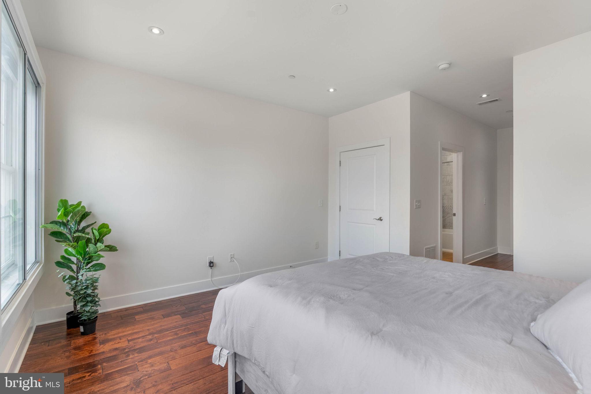 512 S FRONT STREET 14 2