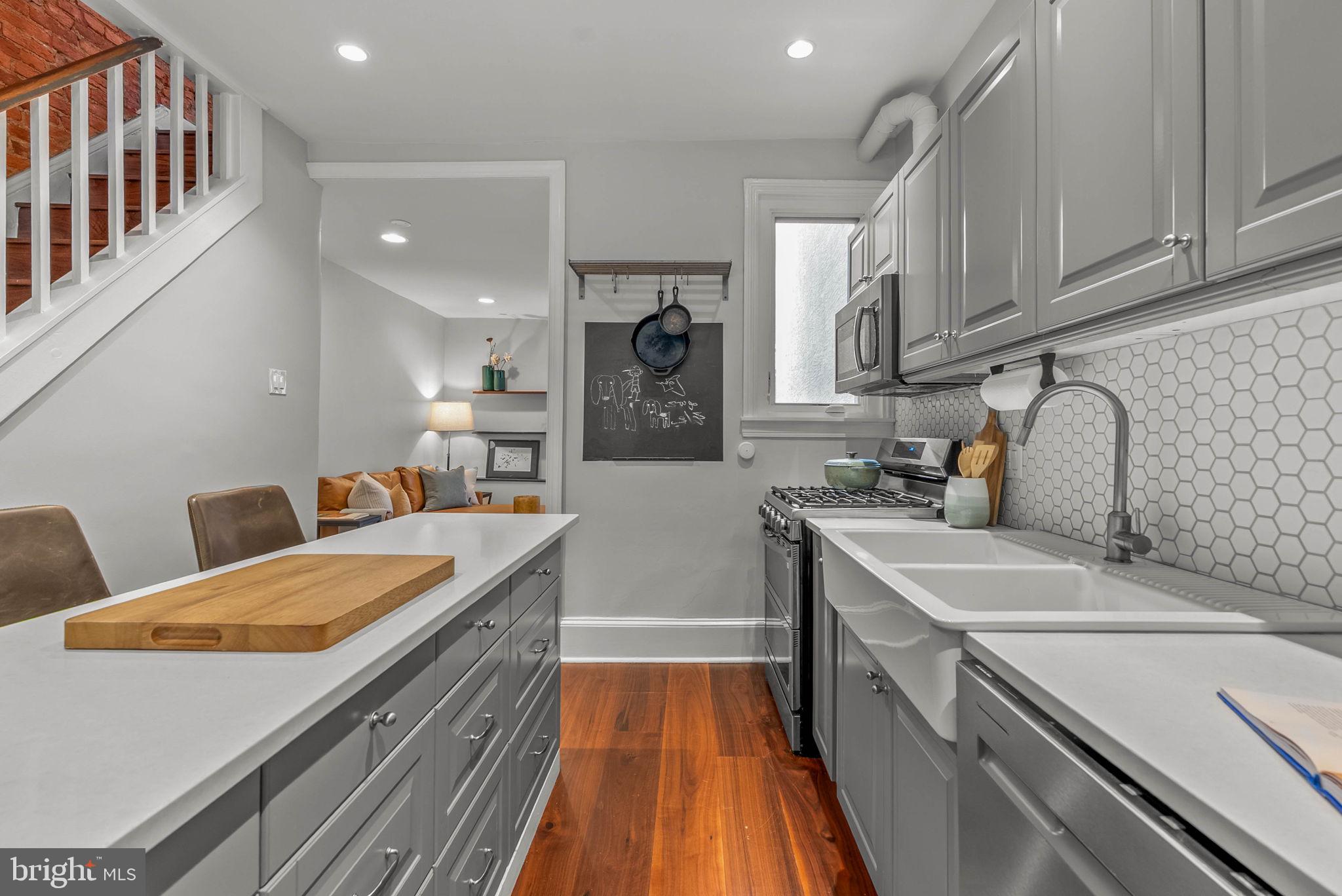 2729 CAMBRIDGE STREET