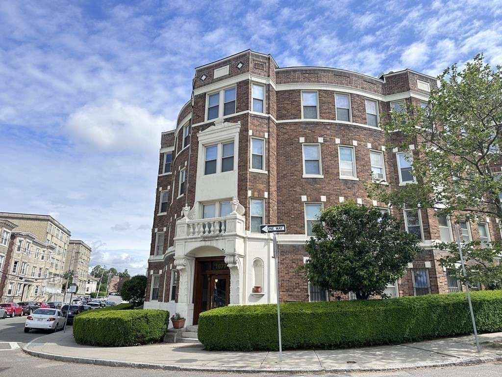 1677 Commonwealth Ave # 3