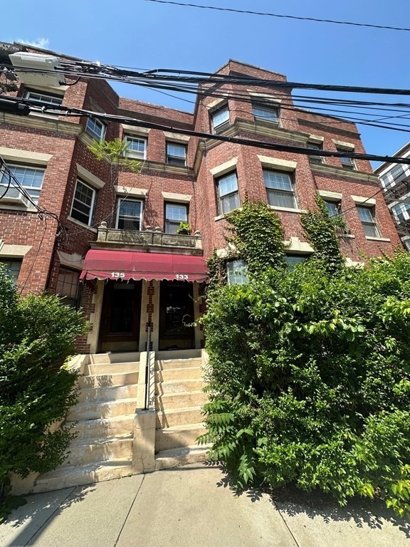 133 Chiswick Rd # 3
