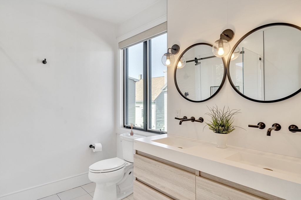 148 W 9th St # 6