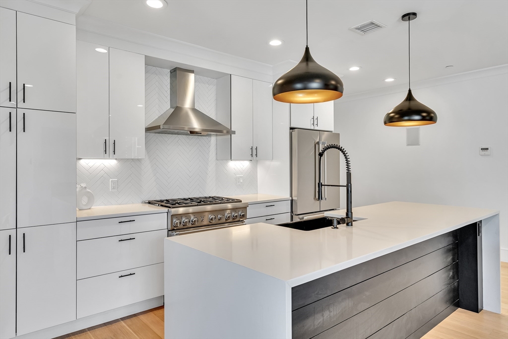 148 W 9th St # 6