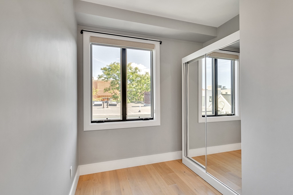 148 W 9th St # 6