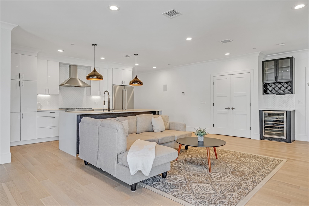 148 W 9th St # 6