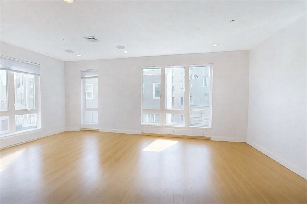 488 Dorchester Ave # 3E