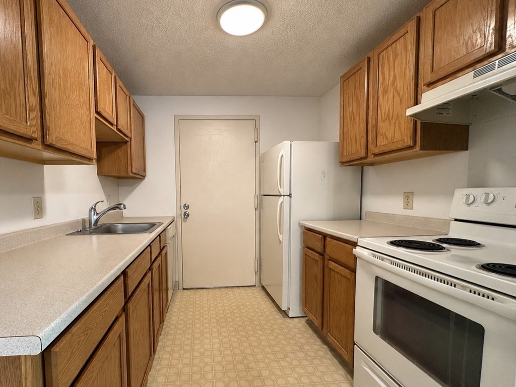 25 Village Rock Ln # 12