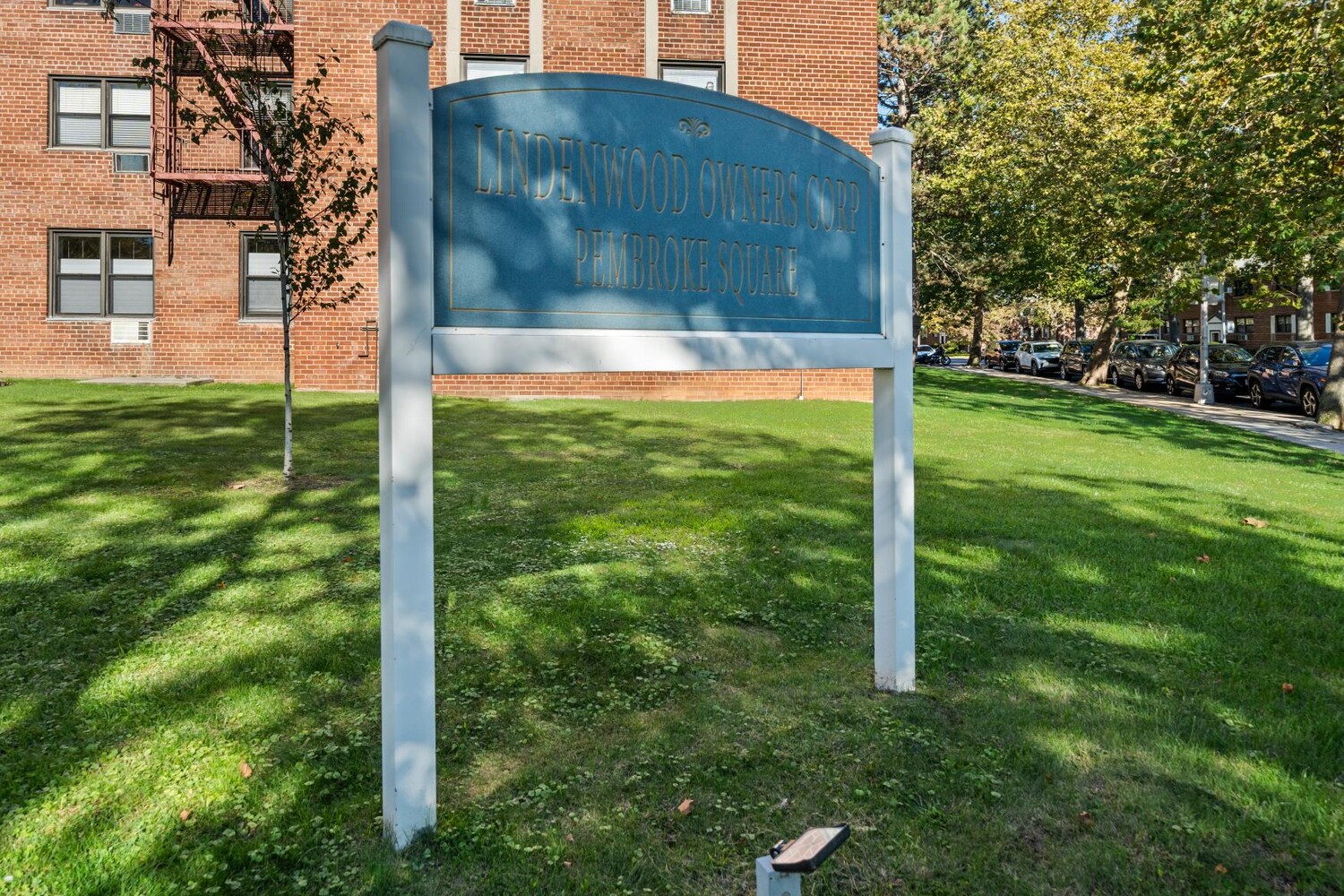 Lindenwood Owners Corp. Pembroke Square sign in front of a brick apartment building.
