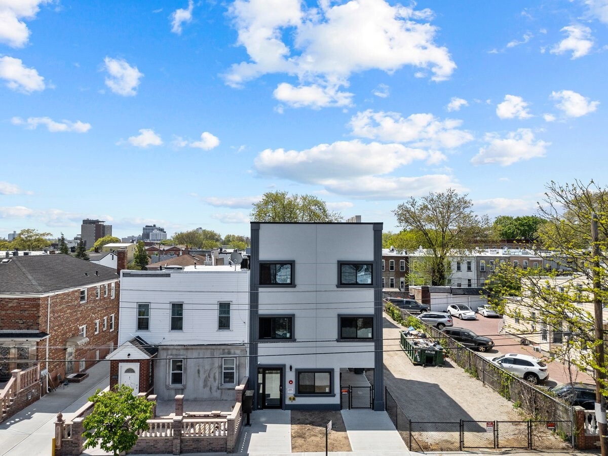 234 NORWOOD Avenue 3B