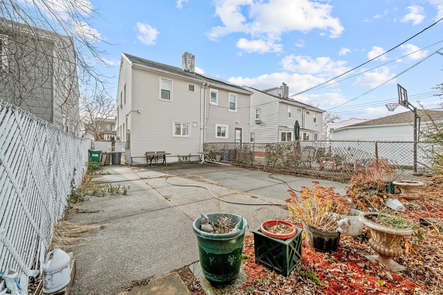 4409 AVE M