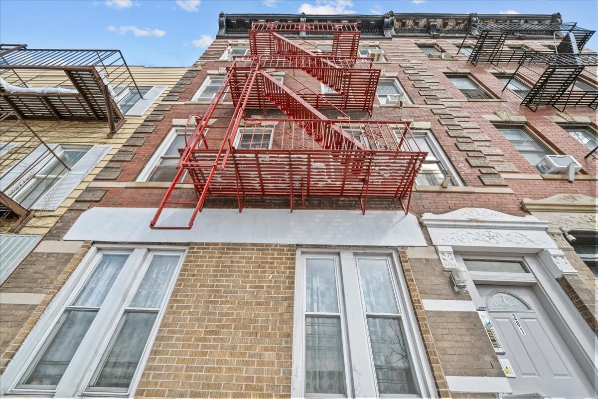 281 23RD Street