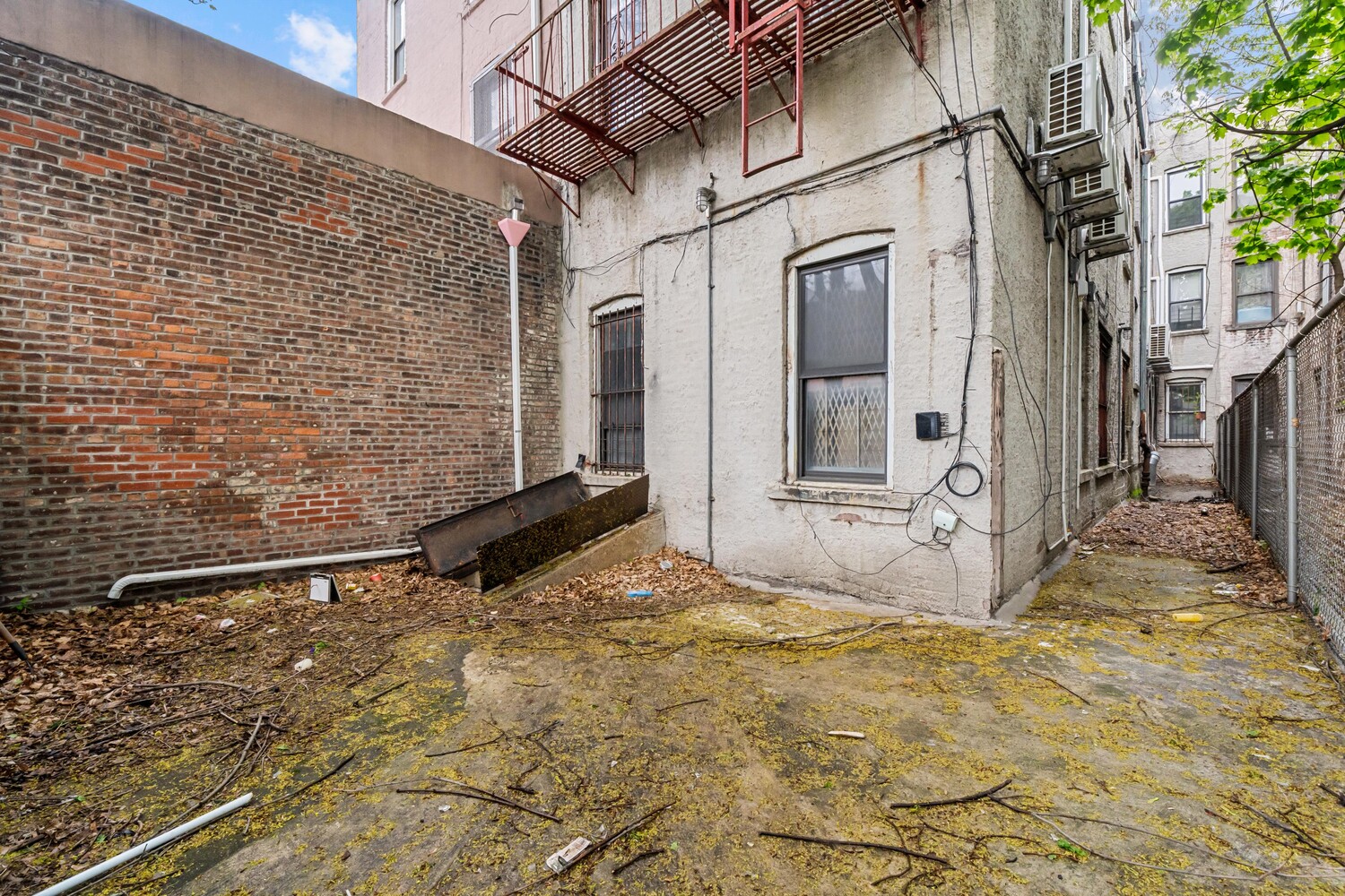 1060 ROGERS Avenue