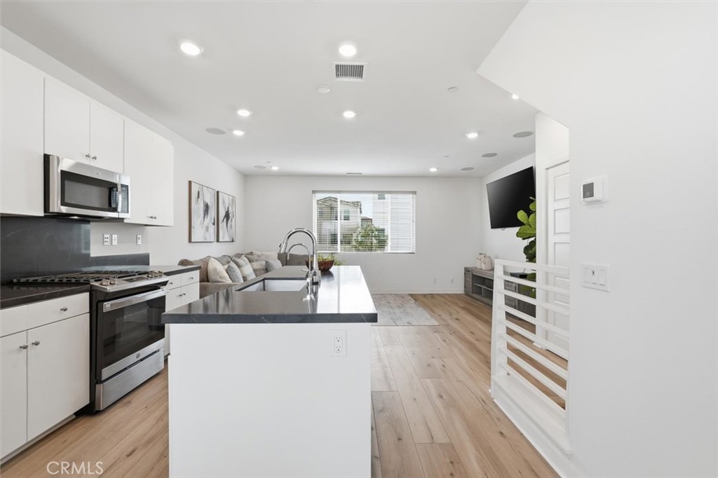 361 Gelding Way