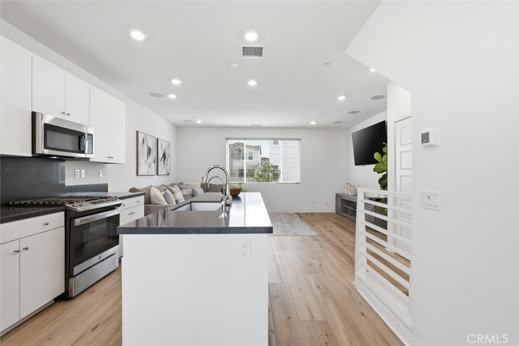 361 Gelding Way