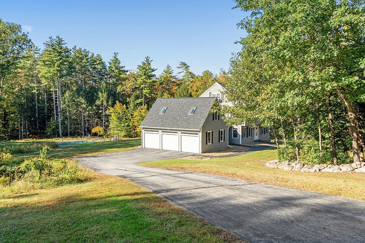 17 Deer Hollow Drive