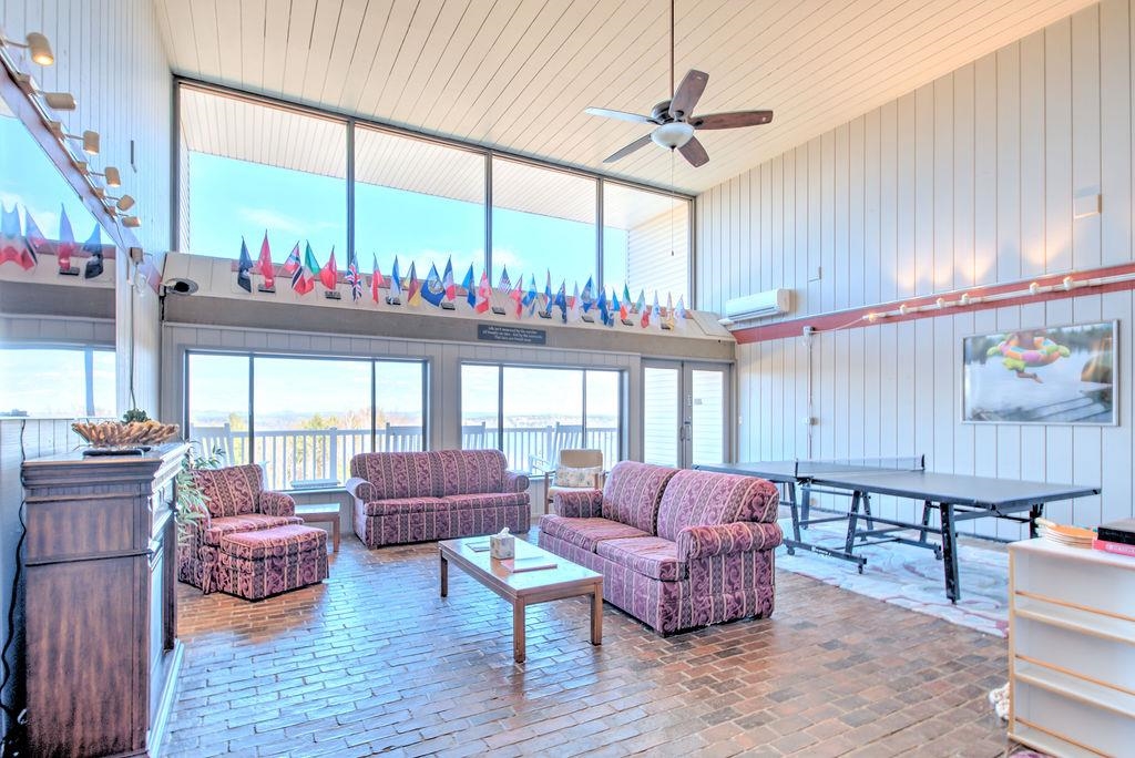 375 Endicott N Street Unit: 305