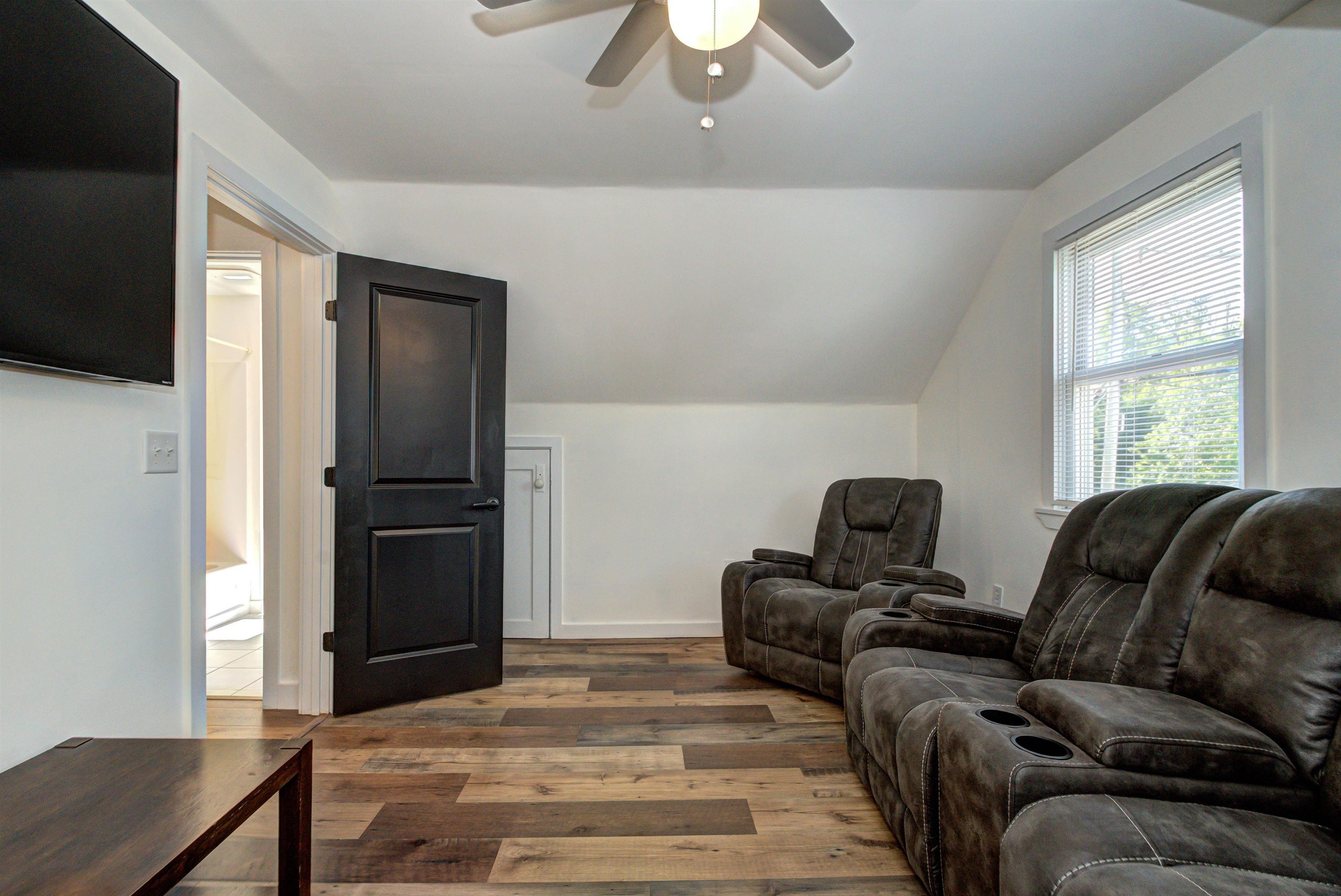 2085 Wellington Road