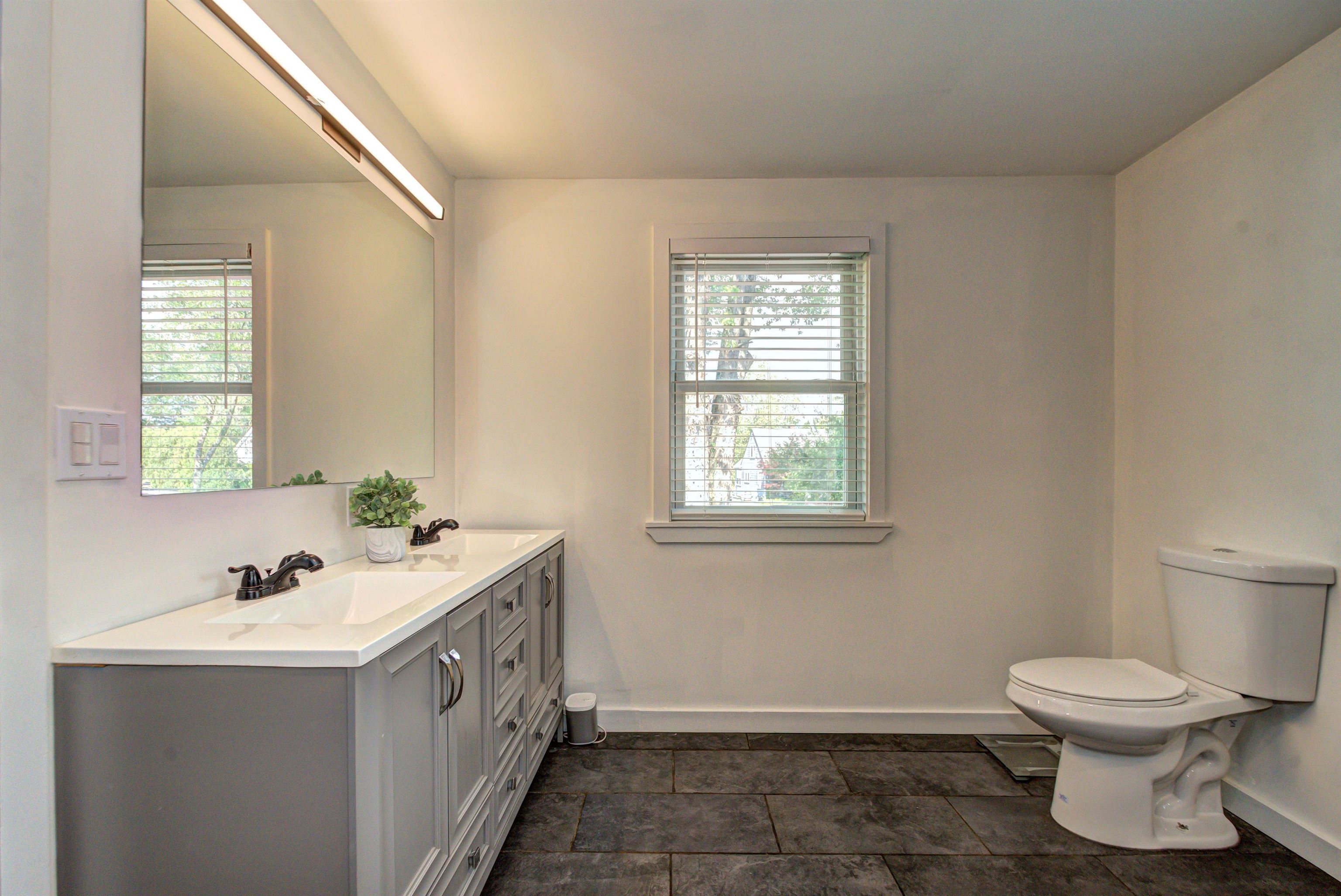 2085 Wellington Road