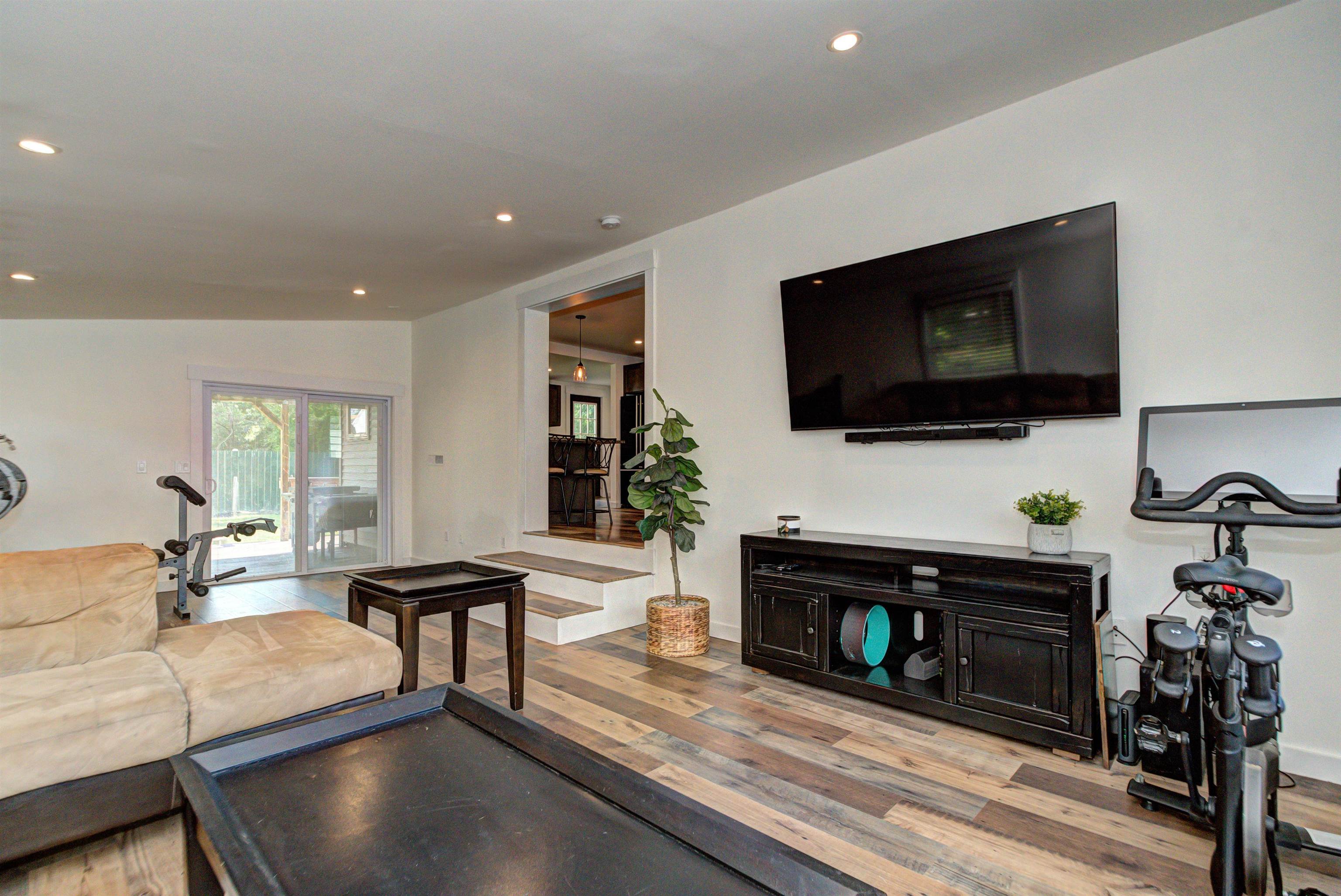 2085 Wellington Road