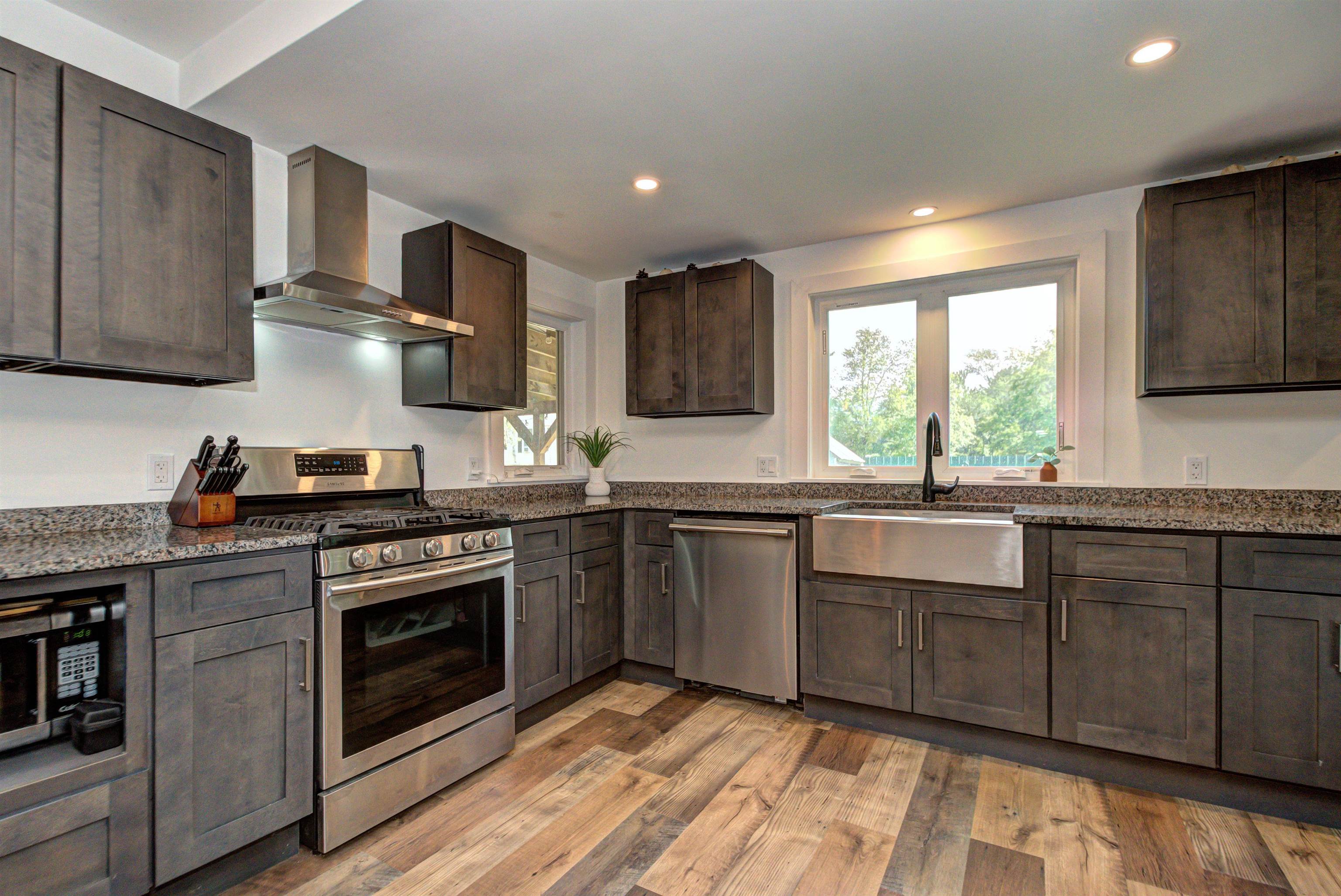 2085 Wellington Road