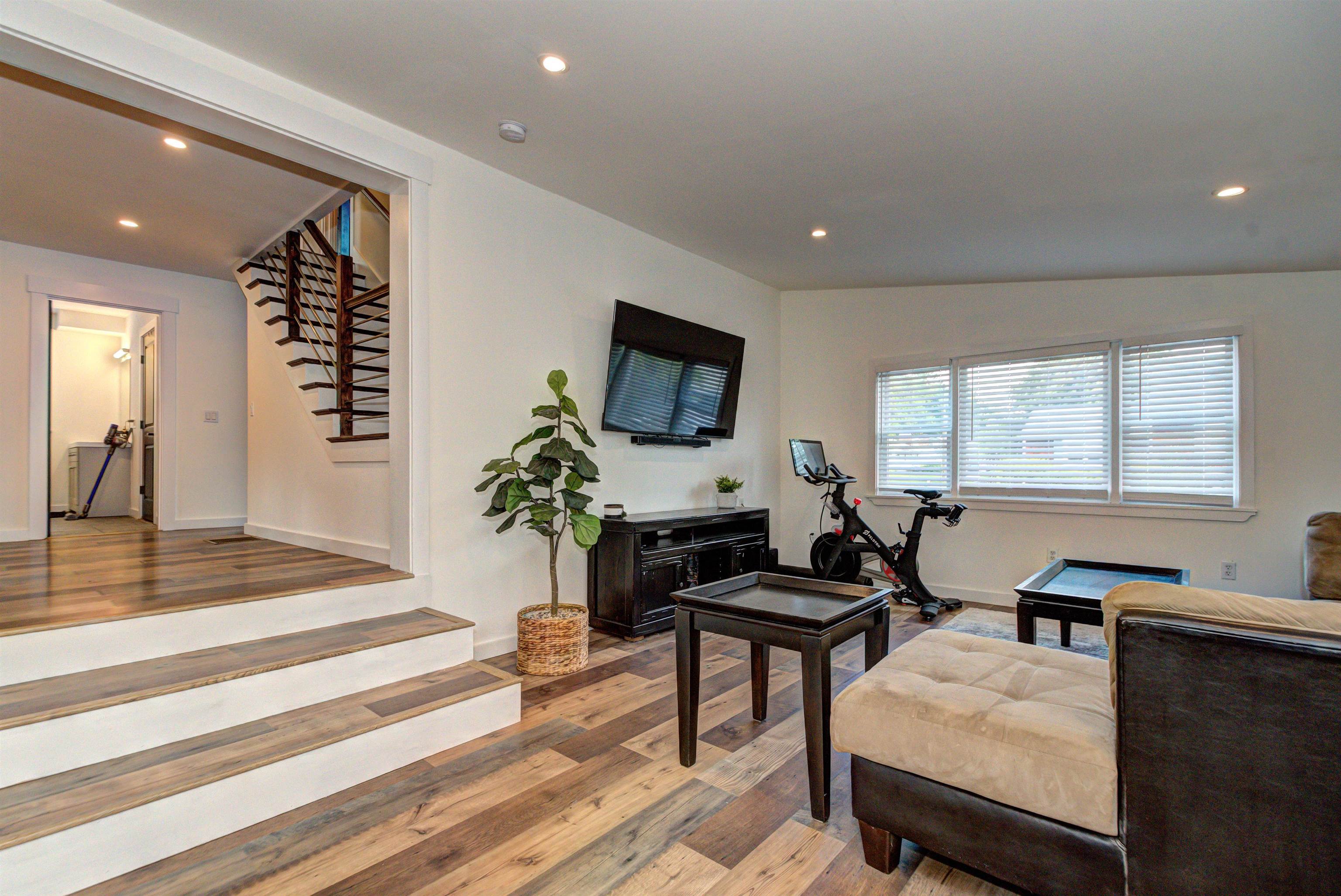 2085 Wellington Road