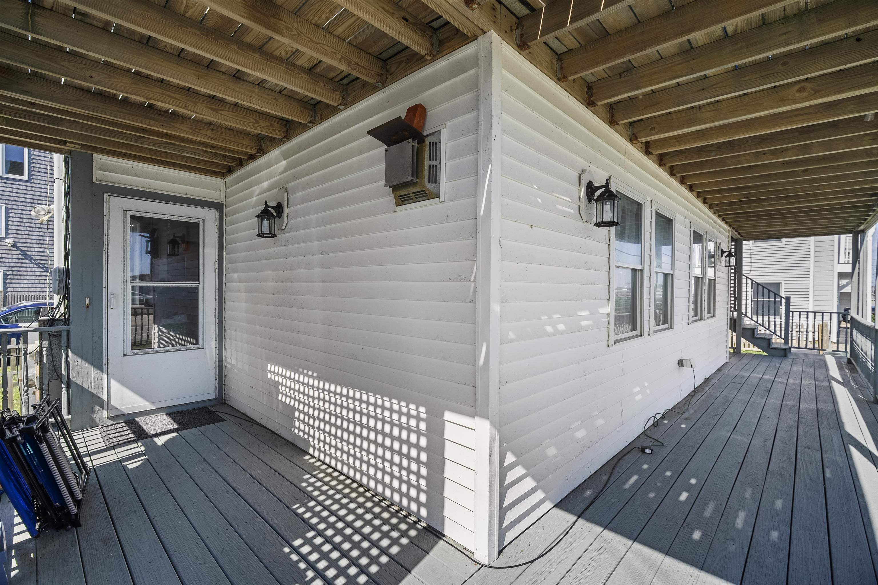 585 Ocean Boulevard