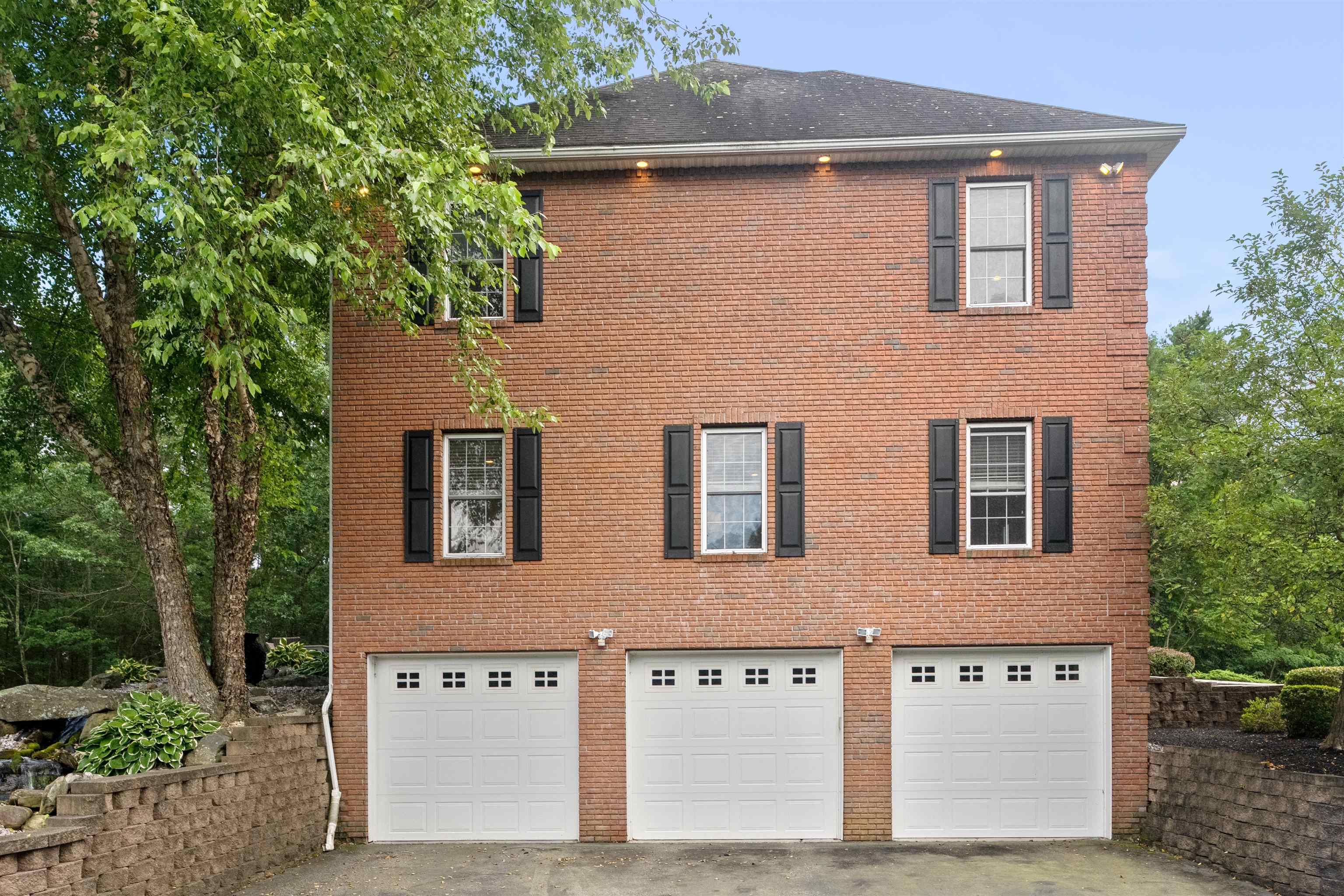 8 Arcadia Lane