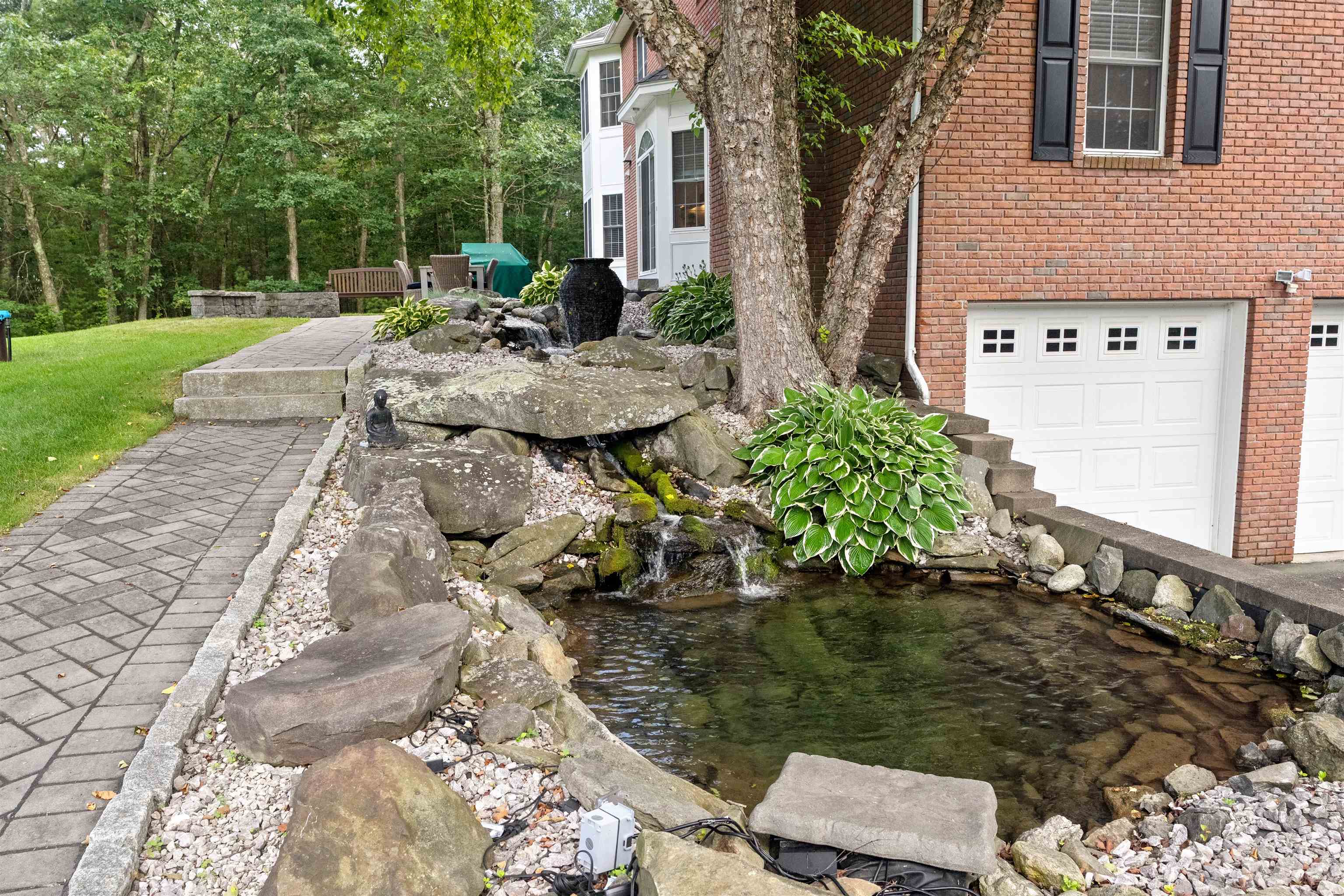 8 Arcadia Lane