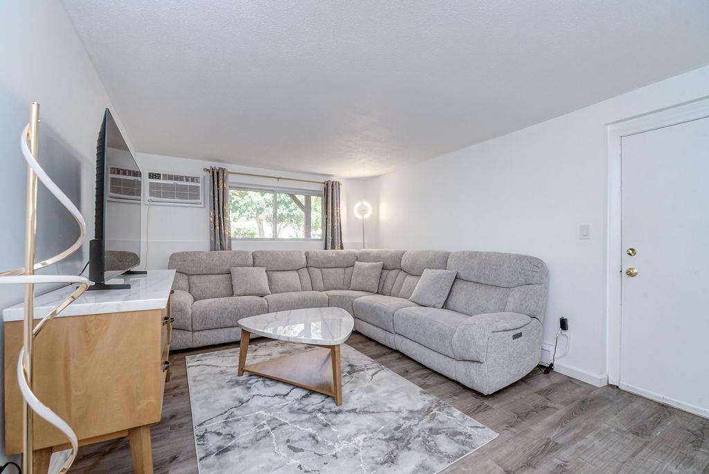 5 Lancelot Court Unit: 2