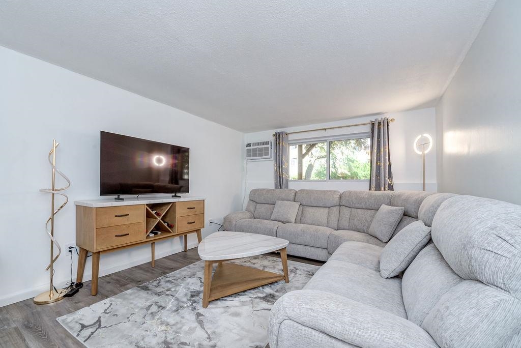5 Lancelot Court Unit: 2
