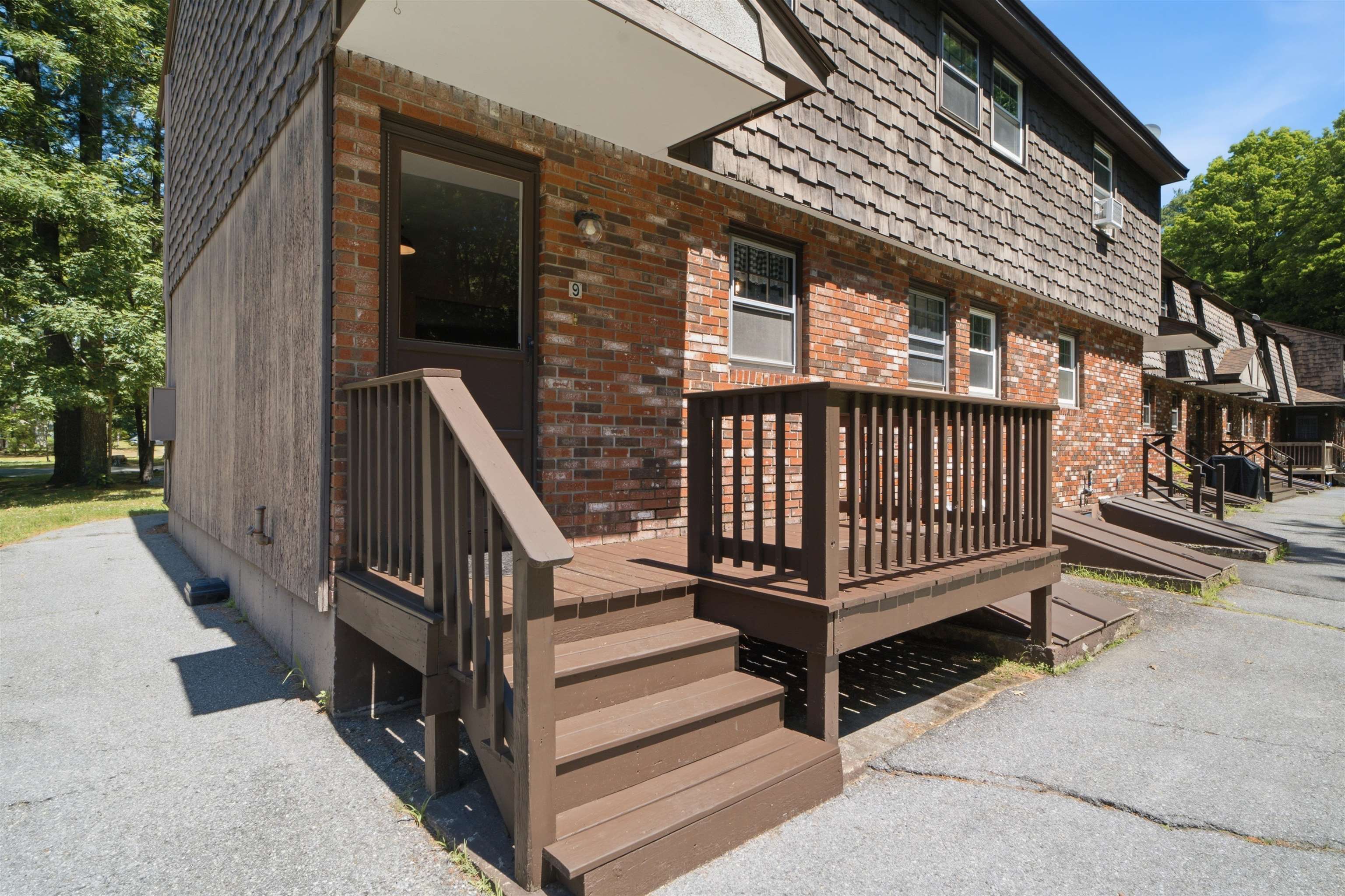 9 Midridge Circle