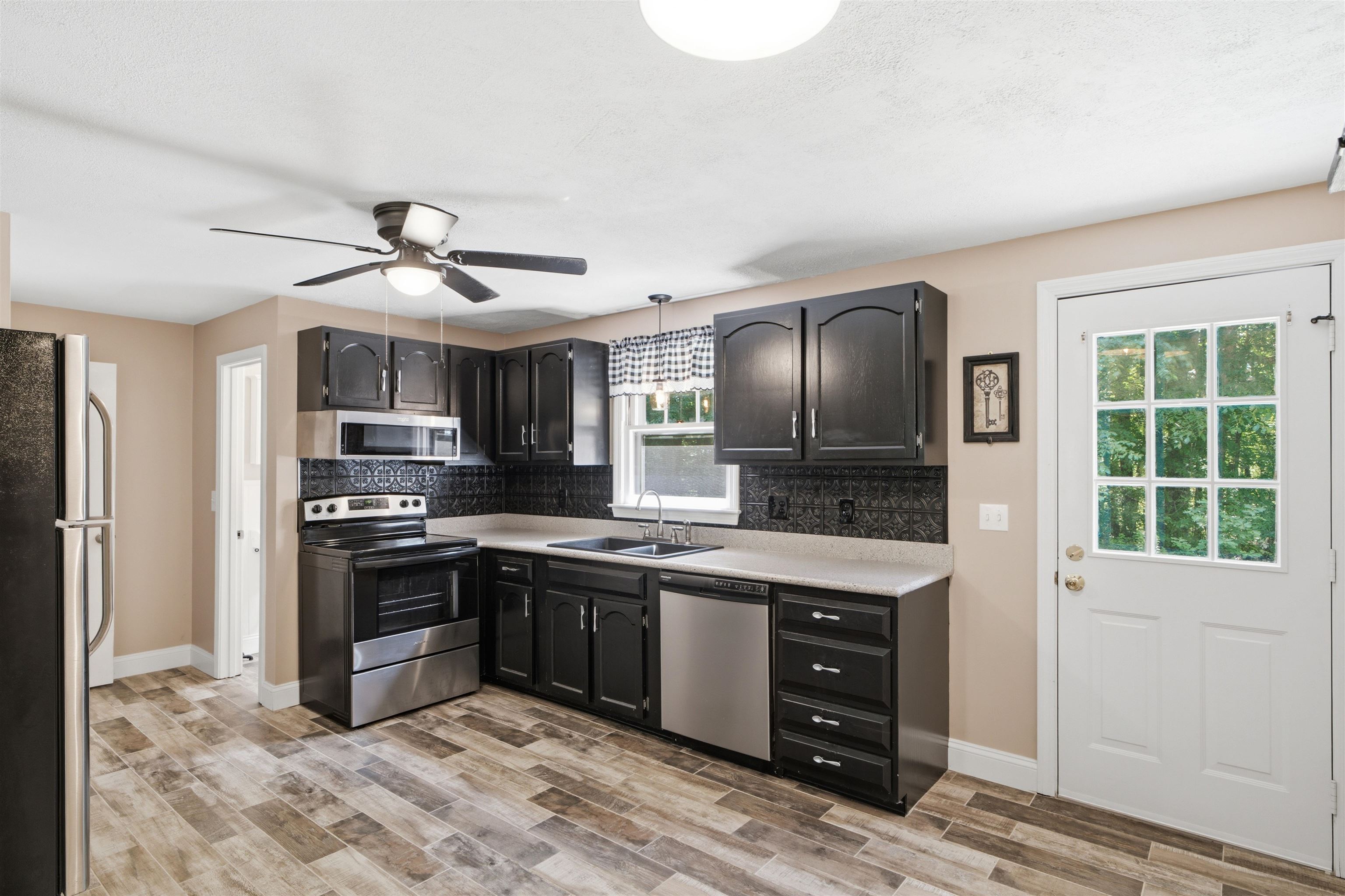 9 Midridge Circle